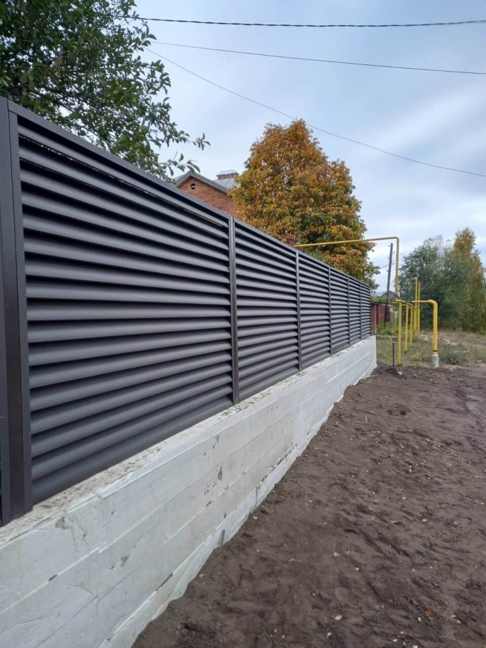 Забор из ламелей еврожалюзи 34м RAL8019/8019 Темный Шоколад двусторонний МАТТЕ в Туле