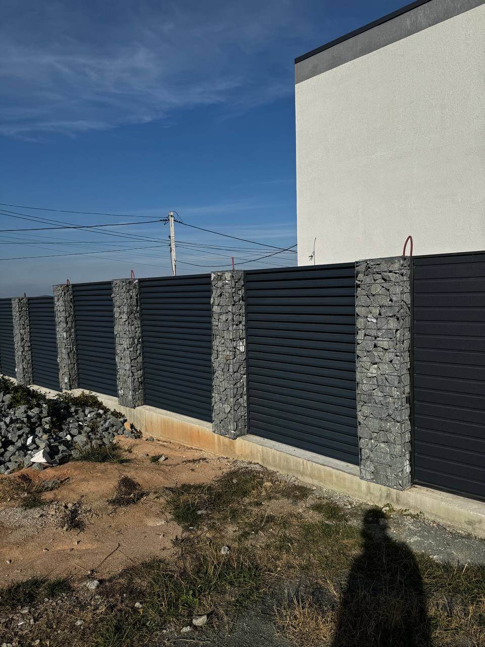Забор-жалюзи из ламелей ЭКО-Z-US усиленных 36м RAL7024/7024 Серый Графит двусторонний МАТТЕ фото 6 в Туле
